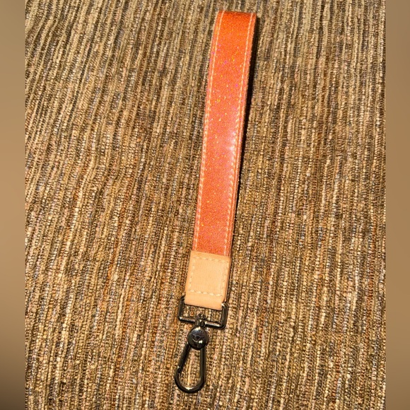 Consuela Keychain - Picture 1 of 5